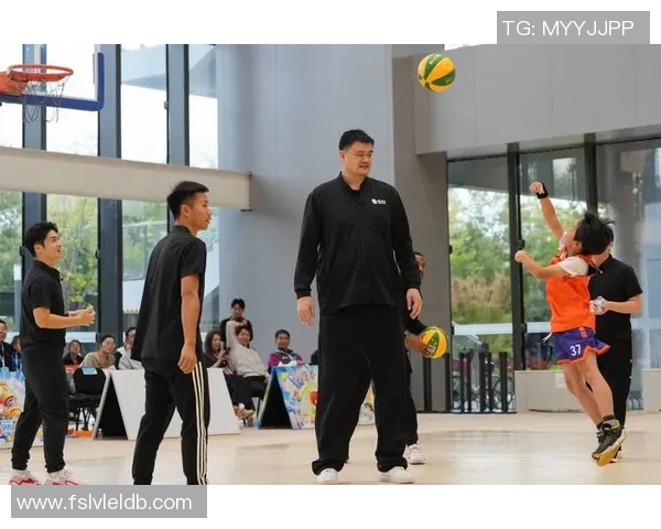 姚明硬核时刻：从篮球场到人生舞台的传奇之路与不屈精神