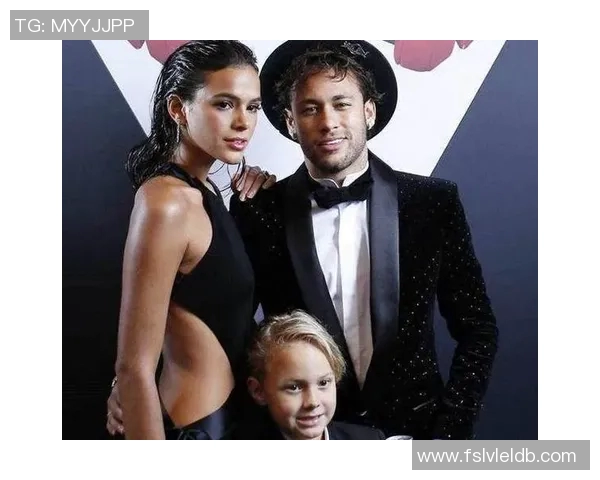 足球明星私生活曝光引发热议视频内容震撼网友反响不一